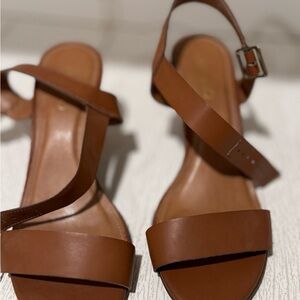 Chic Tan Leather Sandals